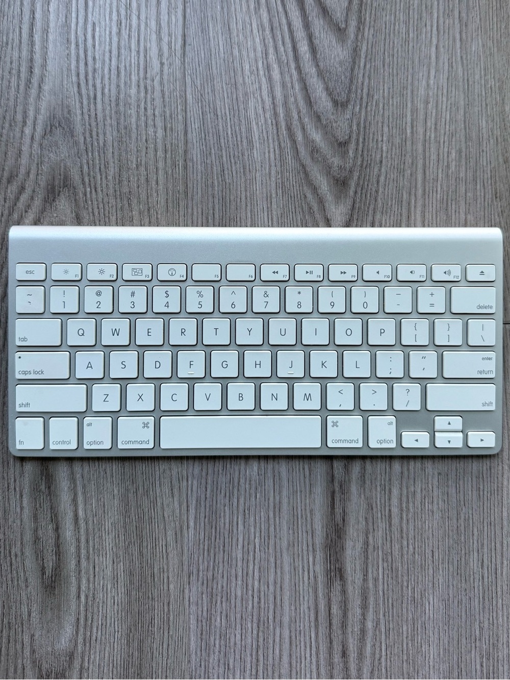 Apple A1314 Wireless Bluetooth Keyboard